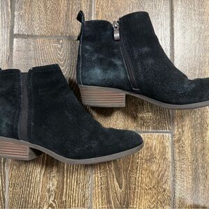 Michaels Black Ankle Booties with Chelsea Design